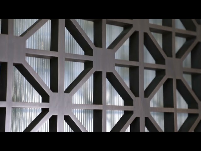 εταιρικά βίντεο Περίπου 1219X2438mm Metal Surface Stainless Steel Room Divider For Hotel Lobby Partition